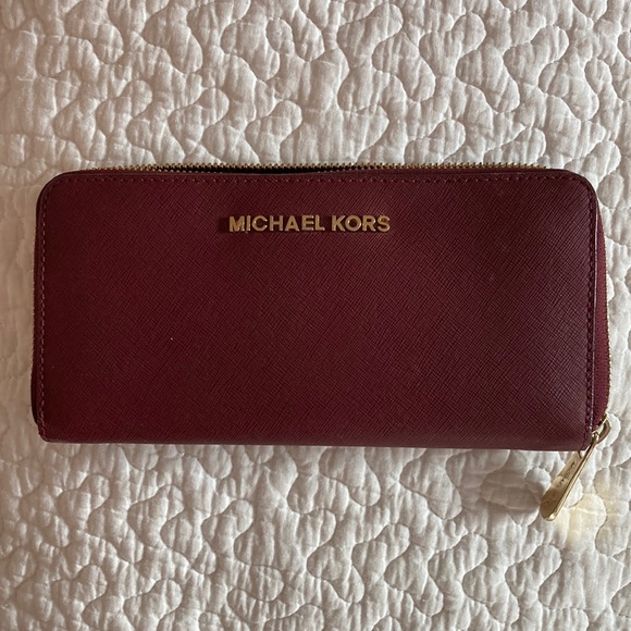 Michael Kors Handbags - Michael Kors wallet